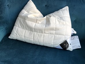 Импортная швейцарская подушка "Trois Couronnes Meditation Night Wool & Cedar"