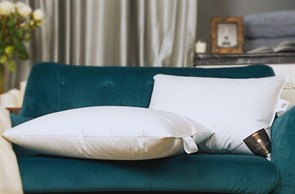 Импортная швейцарская подушка "Trois Couronnes Duchess Cosy"